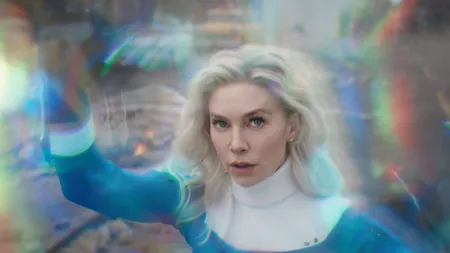 超级英雄电影海报，展示超人和神奇四侠形象