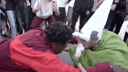 热门YouTube说唱歌手与TikTok红人爆发网络吵架引发热议