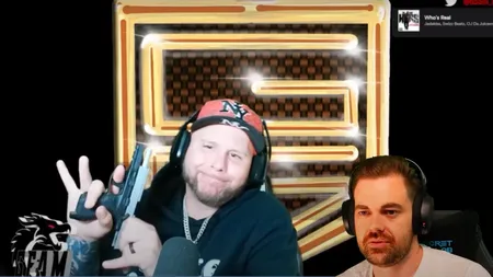 Twitch主播G5_Sin在直播中展示手枪