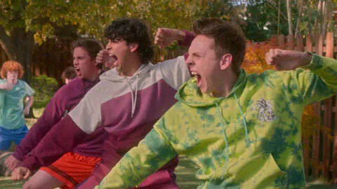 Netflix正在策划《星期三》等热门剧集的衍生剧，提高收视率的战略