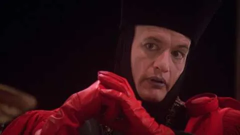 电影场景图片，展示太空飞船