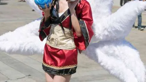 英雄联盟推出450美元豪华礼包，粉丝震惊反应热烈