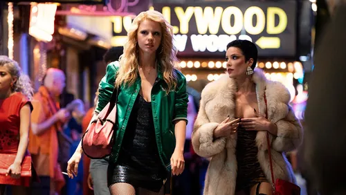 马克辛学染好莱坞：超现实梦境中的电影场景