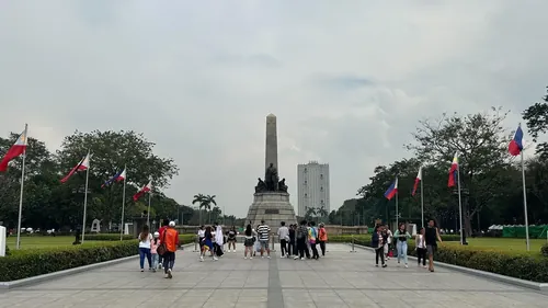 民族英雄何塞·黎刹像