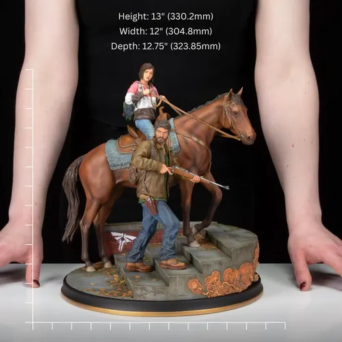 《美国》Ellie与Joel雕像展示