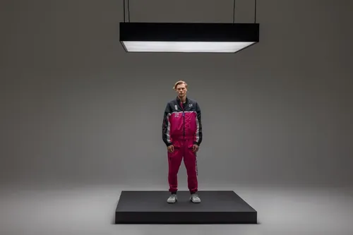 TheAlters携其存在危机时尚亮相巴黎时装周——探索另类先锋潮流