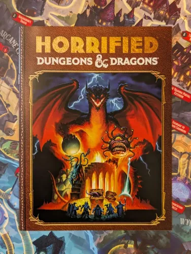 Horrified系列主题图片，展示游戏盒子和角色