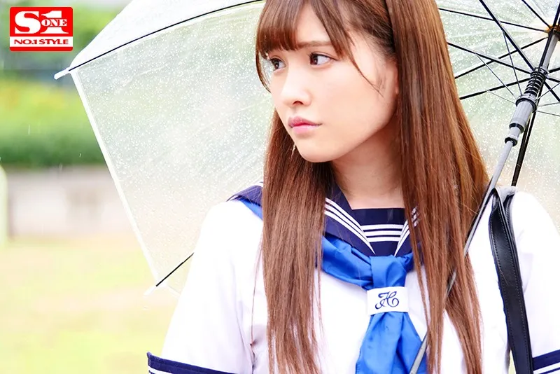 桥本ありな在制服影片中的剧照