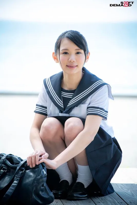 深田みお海边戏水场景