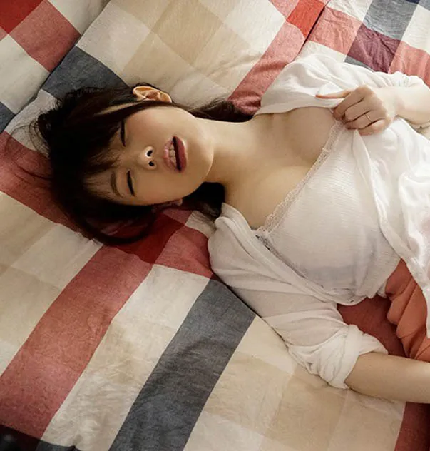 水卜さくら在作品中的温馨家庭场景展示