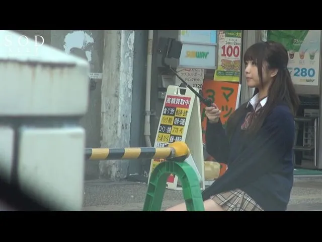 户田真琴街头自拍情景