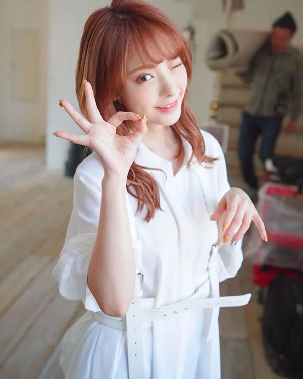 影视作品中的桃乃木かな与学生互动