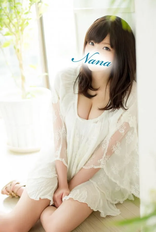 鹫尾芽衣早期工作照