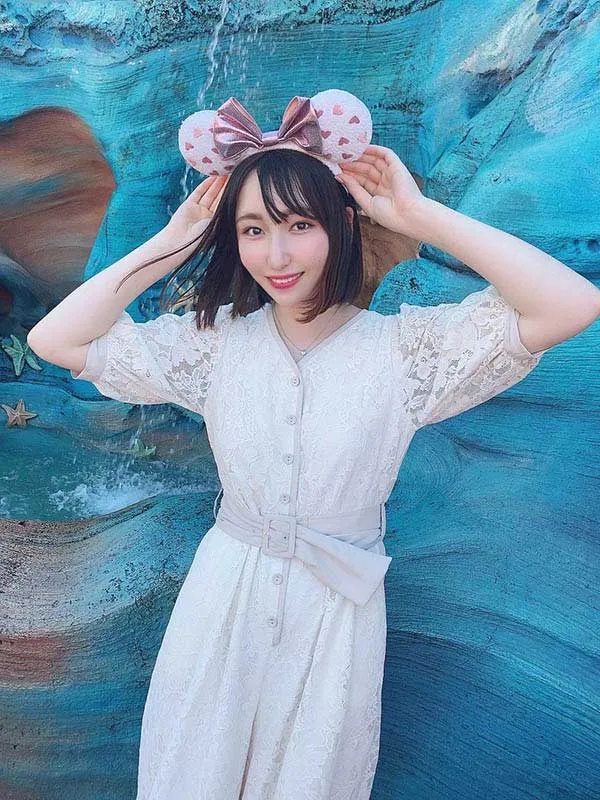 本上麦写真集页面