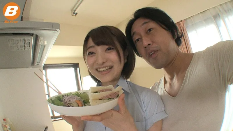 剧情重要场景图，展示教师与学生的互动