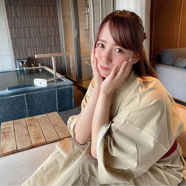 三岛奈津子照片