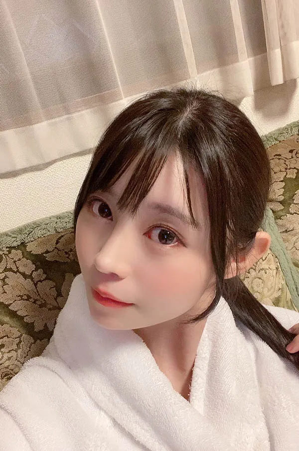 女优二见玲写真