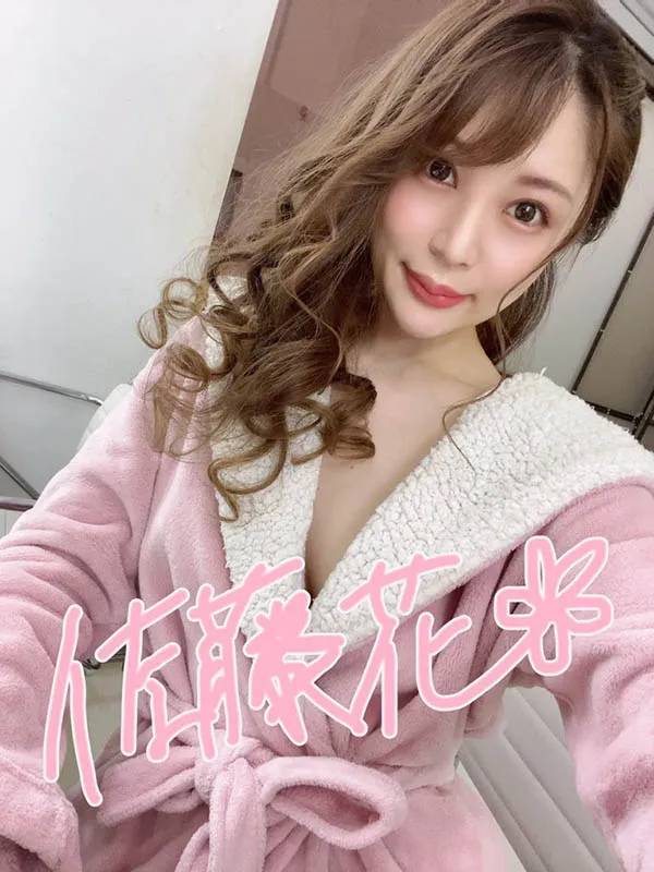 佐藤花个人形象照