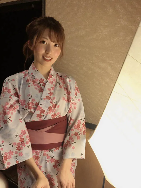 温泉中的人物互动