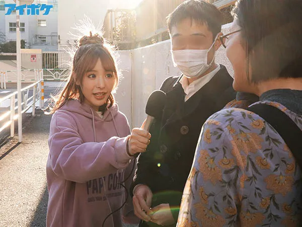 三位演员合作拍摄图