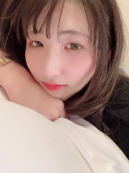 凪泽诗音近期照片