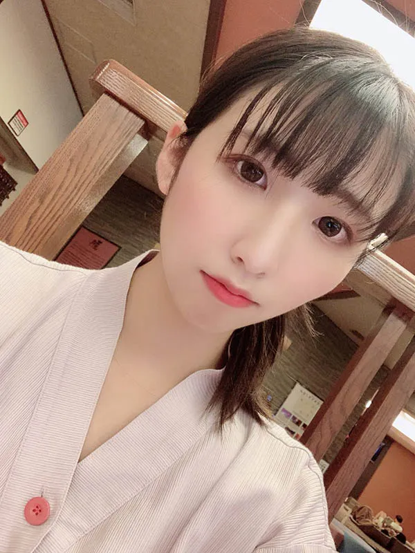 凪泽诗音写真合集