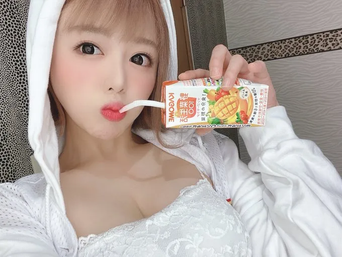 佐佐木梨花举牌形象