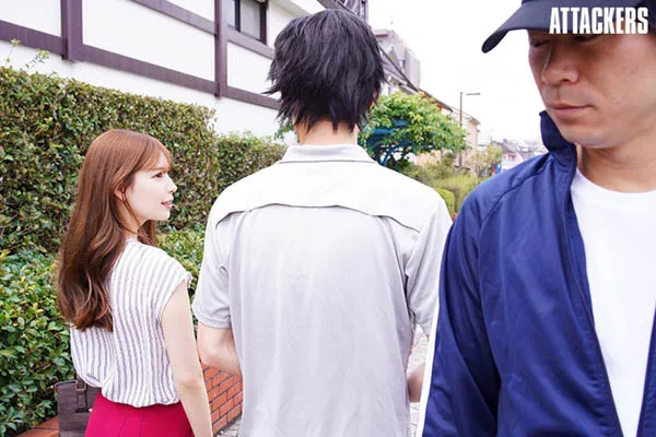 剧情片段截图，明里つむぎ与其他人物互动场景