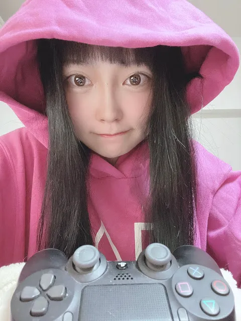 三浦乃爱黑直发写真照