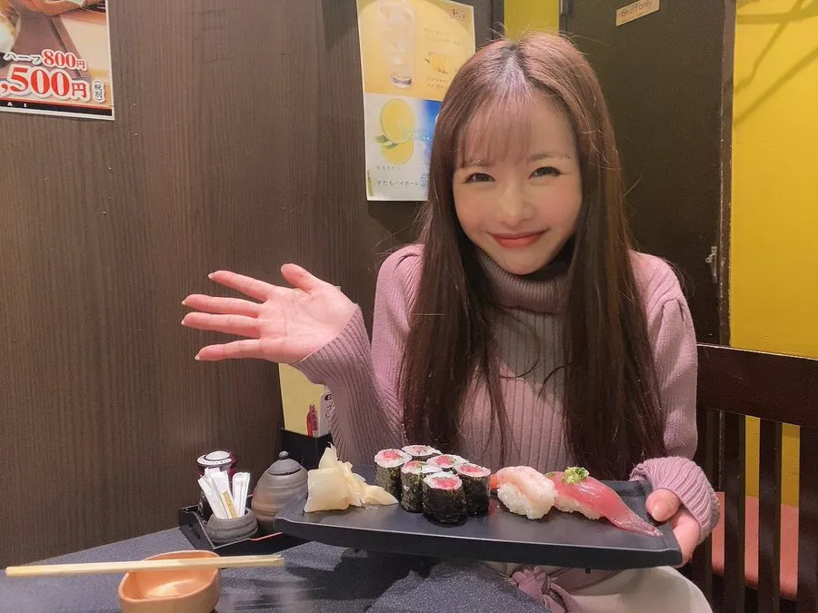 栗山莉绪近期写真