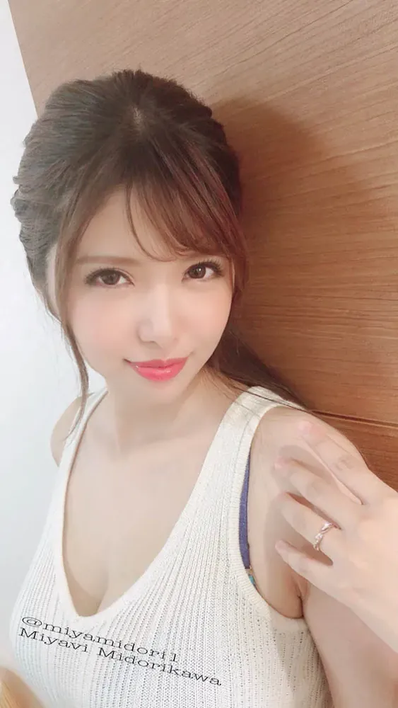 绿川雅写真展示