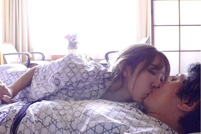 戴眼镜的女优组合松本菜奈実与初爱宁宁