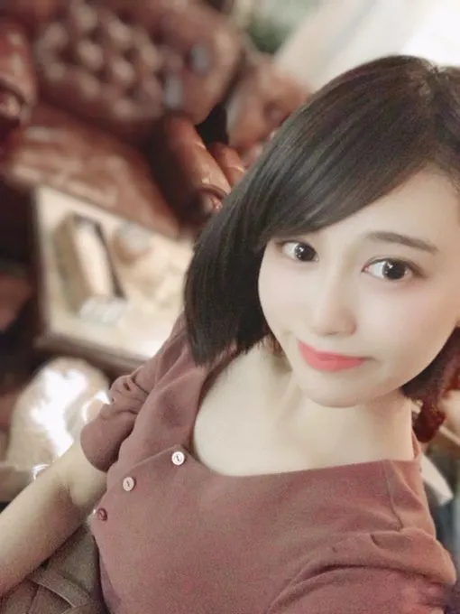 Premium片商女优宣传照