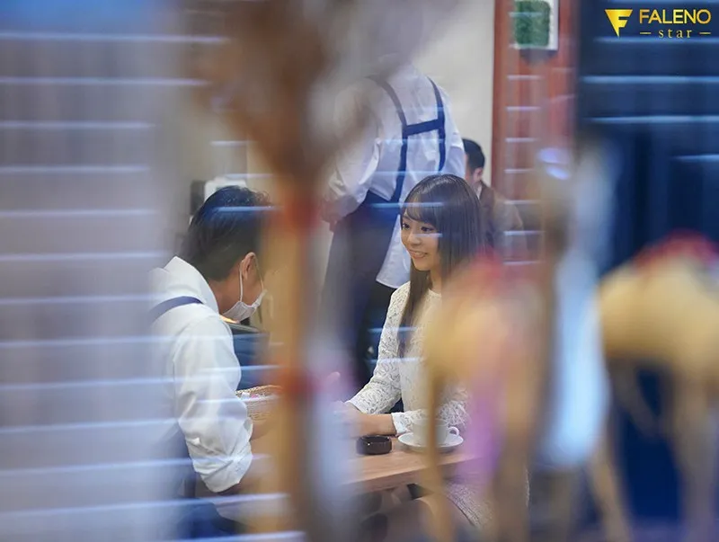 河南实里在咖啡厅场景