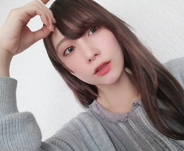 廿楽真理写真人像