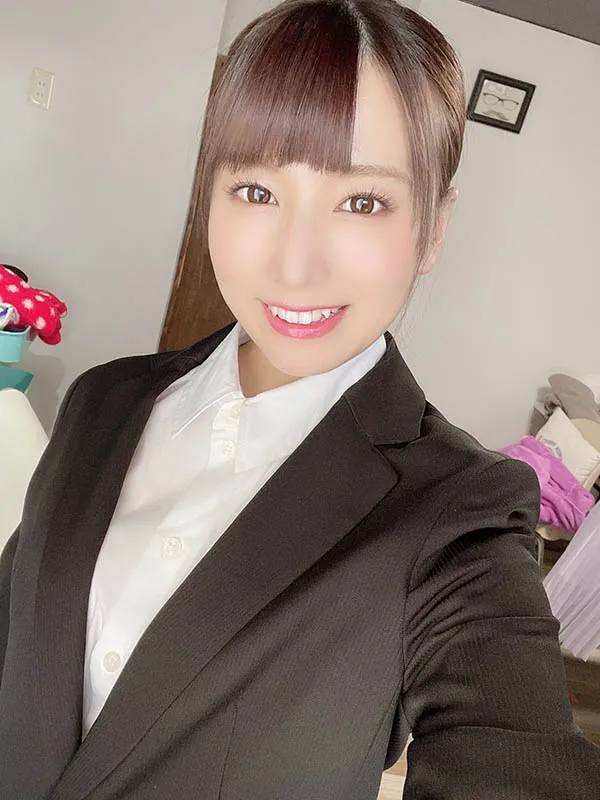 初川みなみ职场形象