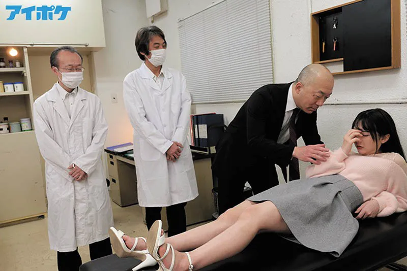 岬ななみ调查制药公司时的场景