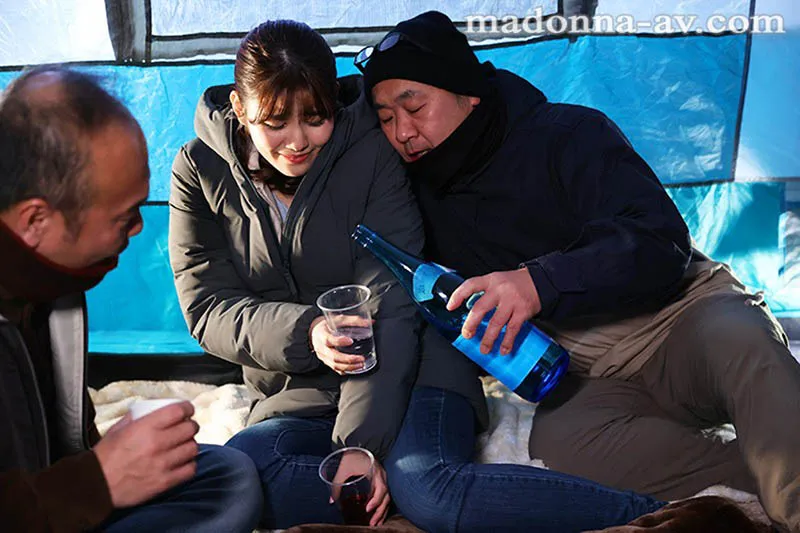 剧中帐篷及户外环境场景