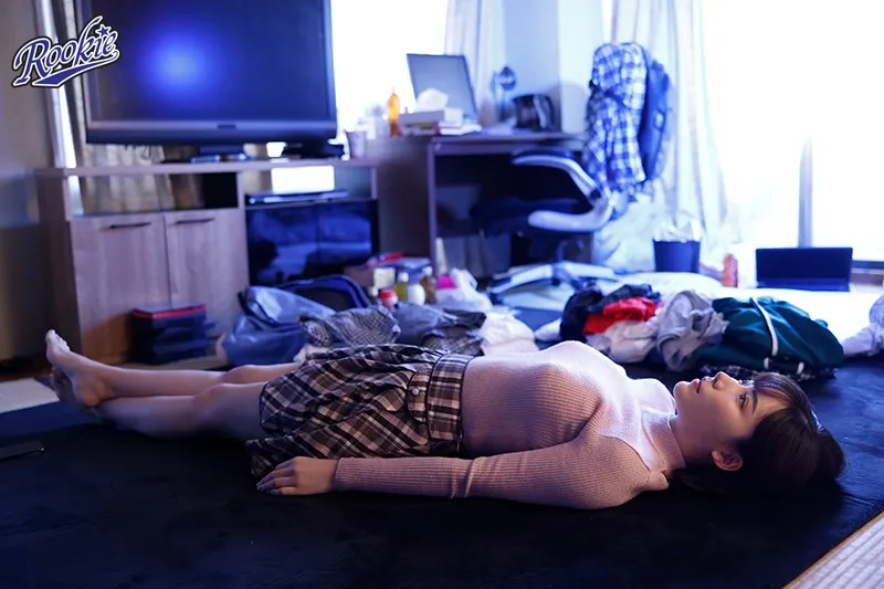 深田えいみ饰演看护志工角啬剧照