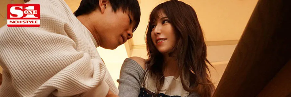 七ツ森りり亲切微笑，展现亲和力