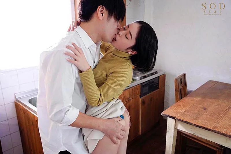 月野かすみ扮演的巨乳搜查官场景