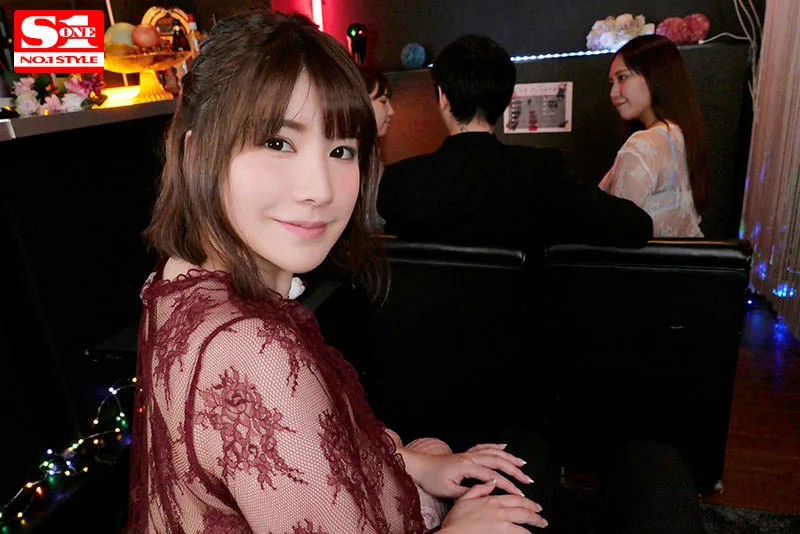 朝田ひまり与企划女演员合影