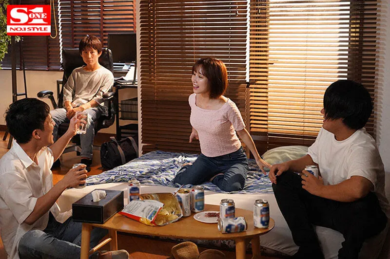 小岛南在邻居大学生中间的情感交流