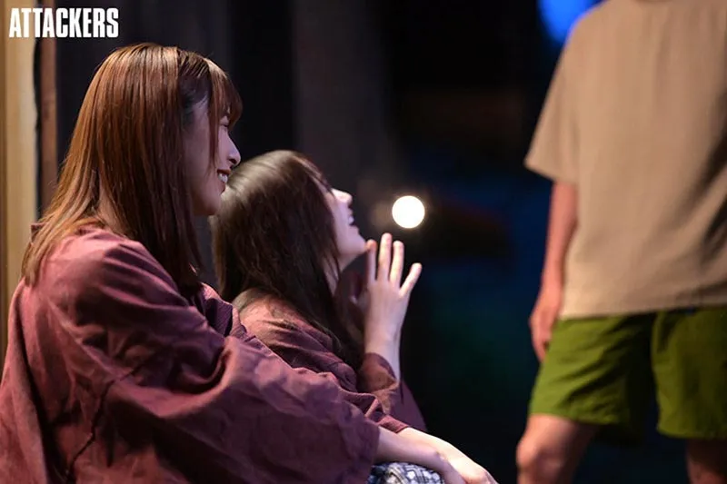 温泉旅行夜晚场景