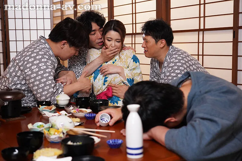 作品中澡堂工作细节展示