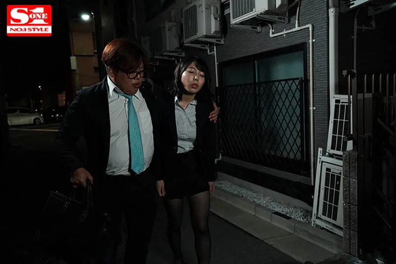 作品中夏日乡村穿着场景