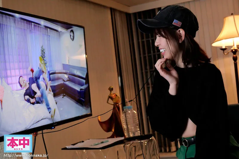 导演作品中出镜的あおいれな与合作团队