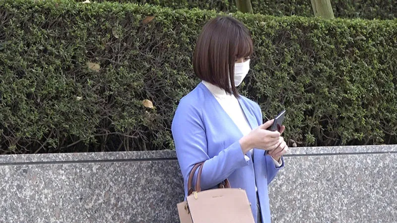 春乃真奈美职业装