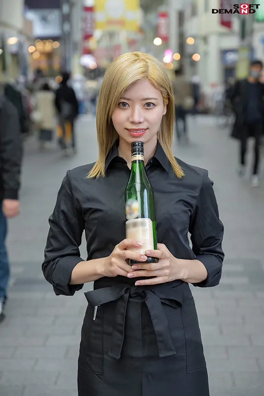 结菜沙树宣传照片，展示她的职业形象