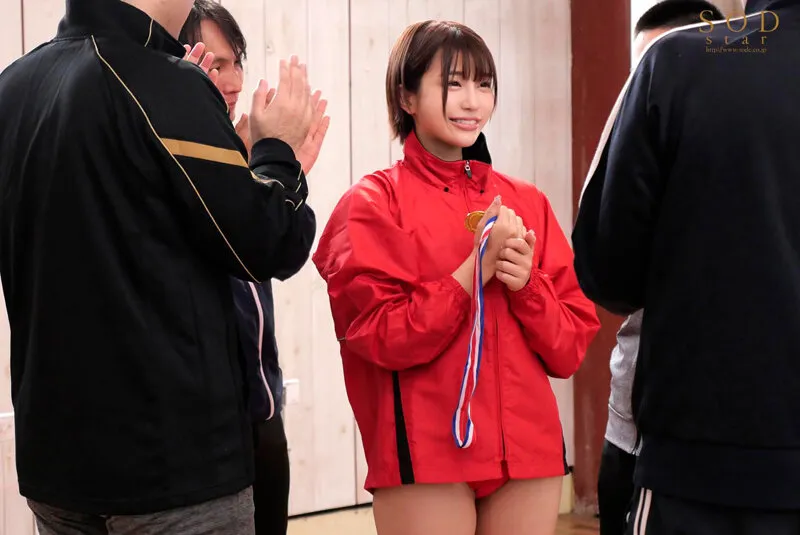 唯井まひろ运动服形象